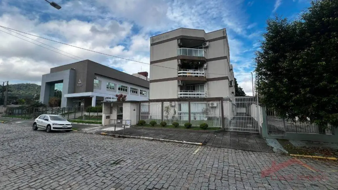 Foto 1 de Apartamento com 3 quartos para alugar, 134m2 em Saguaçu, Joinville - SC