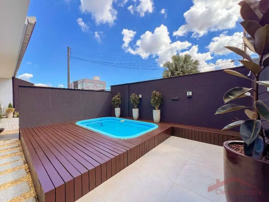 Casa com 3 quartos à venda, 167m2 em Iririú, Joinville - SC - imagem 8 Foto 8 de Casa com 3 quartos à venda, 167m2 em Iririú, Joinville - SC