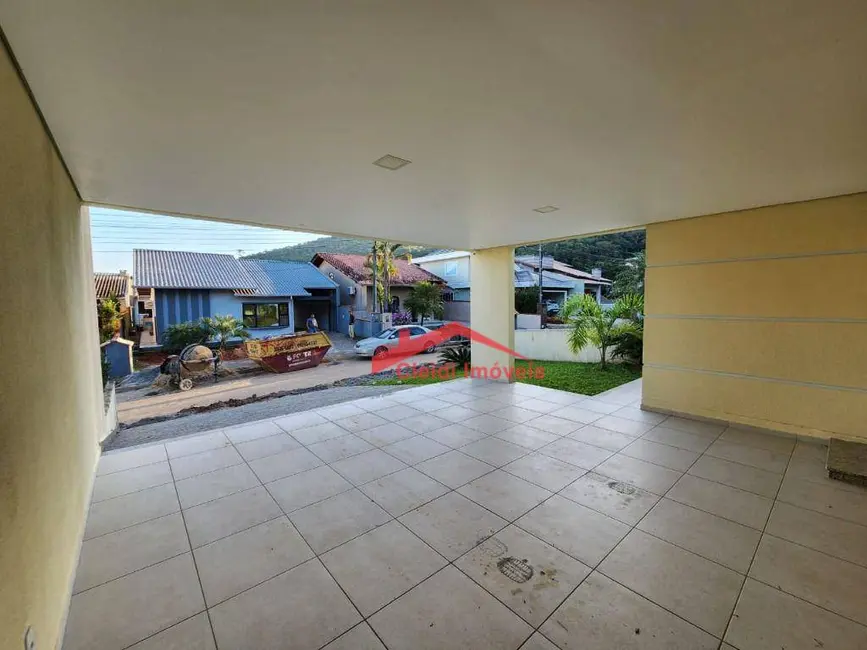 Casa de Condomínio com 4 quartos à venda, 403m2 em Iririú, Joinville - SC - imagem 3 Foto 3 de Casa de Condomínio com 4 quartos à venda, 403m2 em Iririú, Joinville - SC