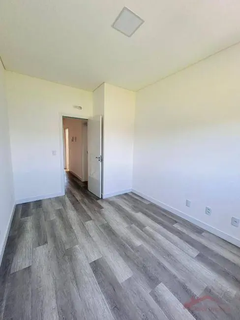 Sobrado com 3 quartos à venda, 113m2 em Saguaçu, Joinville - SC - imagem 9 Foto 9 de Sobrado com 3 quartos à venda, 113m2 em Saguaçu, Joinville - SC