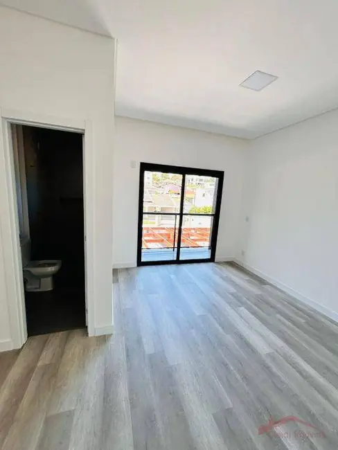 Sobrado com 3 quartos à venda, 113m2 em Saguaçu, Joinville - SC - imagem 6 Foto 6 de Sobrado com 3 quartos à venda, 113m2 em Saguaçu, Joinville - SC