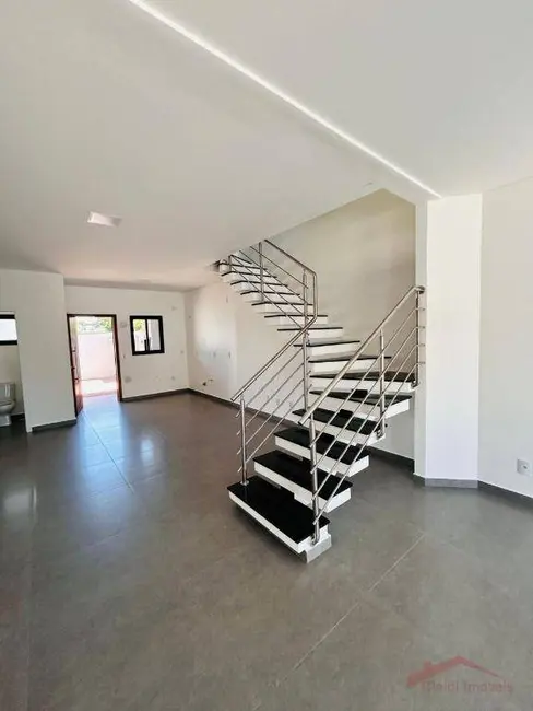 Sobrado com 3 quartos à venda, 113m2 em Saguaçu, Joinville - SC - imagem 2 Foto 2 de Sobrado com 3 quartos à venda, 113m2 em Saguaçu, Joinville - SC