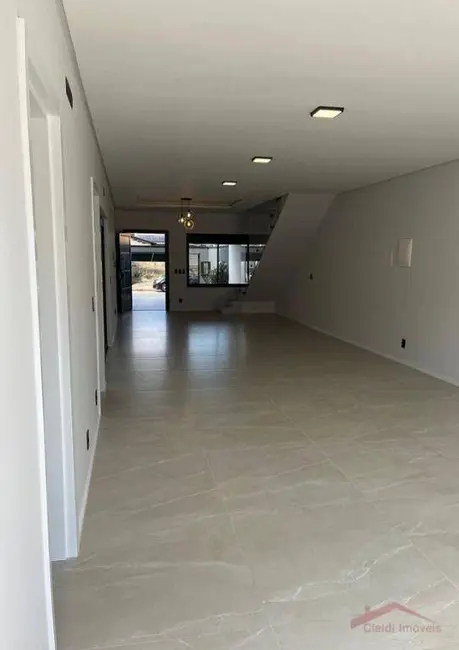 Sobrado com 3 quartos à venda, 171m2 em Jardim Sofia, Joinville - SC - imagem 8 Foto 8 de Sobrado com 3 quartos à venda, 171m2 em Jardim Sofia, Joinville - SC