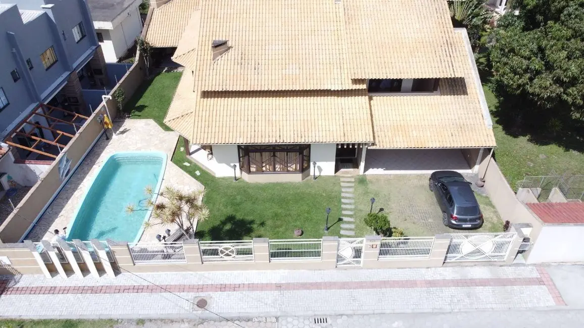 Foto 2 de Casa com 5 quartos à venda, 515m2 em Centro, Balneario Picarras - SC