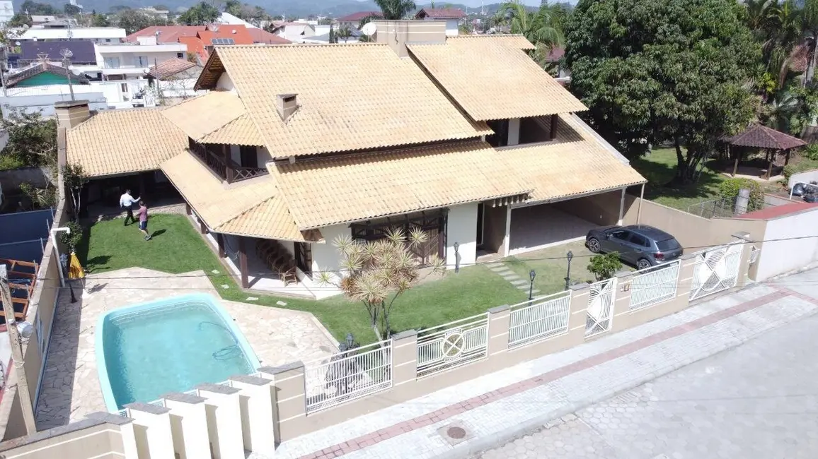 Foto 1 de Casa com 5 quartos à venda, 515m2 em Centro, Balneario Picarras - SC