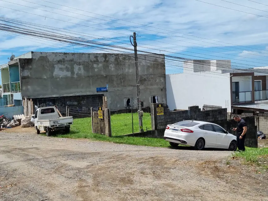 Foto 1 de Terreno / Lote à venda, 323m2 em Balneario Picarras - SC