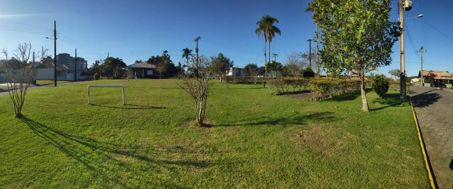 Foto 5 de Terreno / Lote à venda, 240m2 em Balneario Picarras - SC