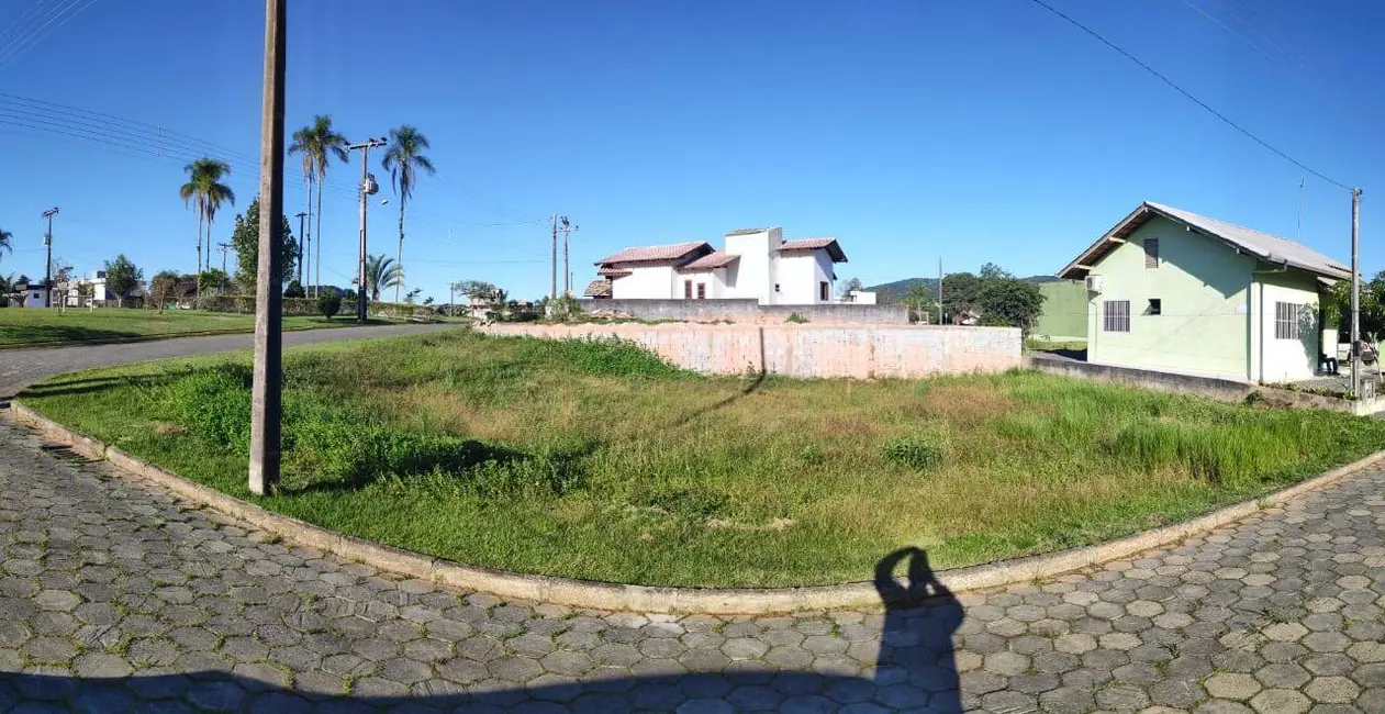 Foto 2 de Terreno / Lote à venda, 240m2 em Balneario Picarras - SC