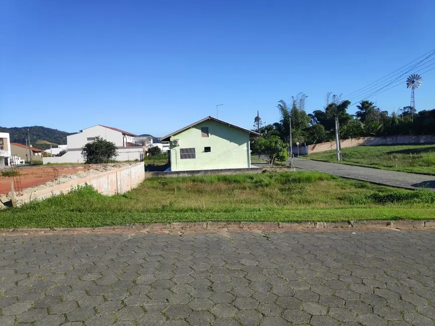 Foto 3 de Terreno / Lote à venda, 240m2 em Balneario Picarras - SC