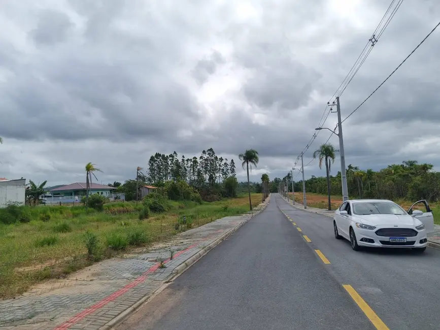 Foto 3 de Terreno / Lote à venda, 360m2 em Balneario Picarras - SC