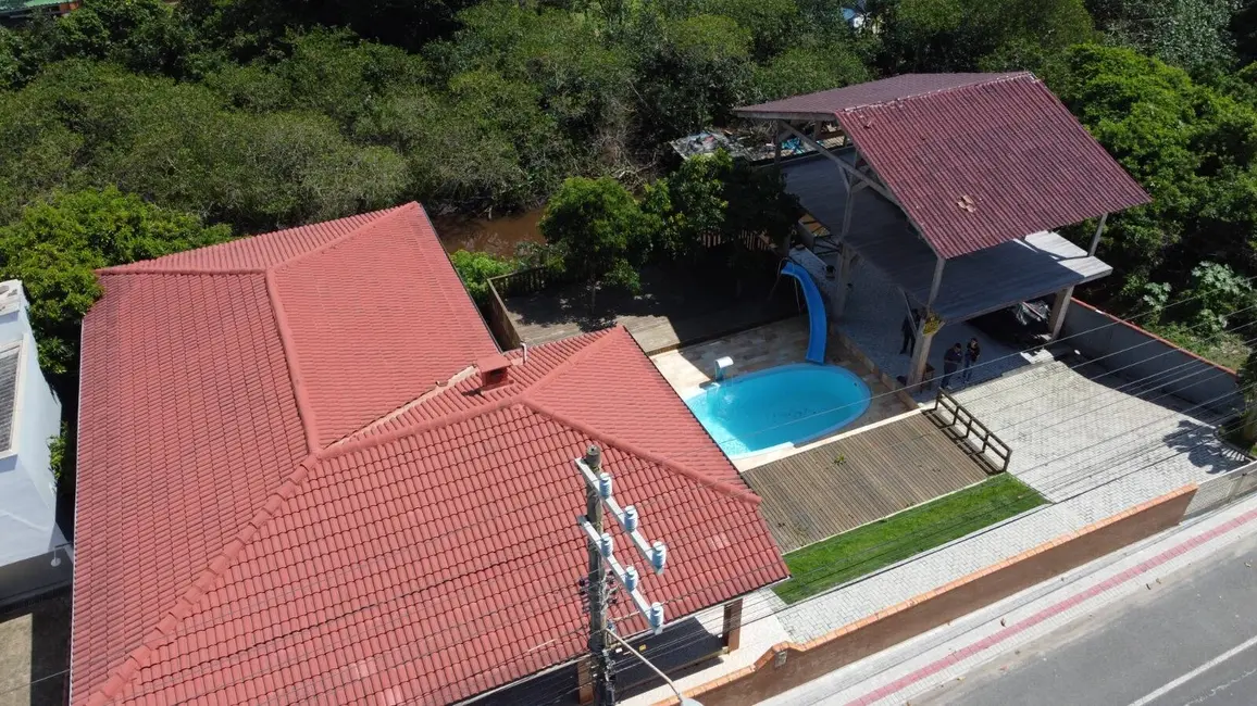 Foto 2 de Casa com 6 quartos à venda, 178m2 em Barra Velha - SC