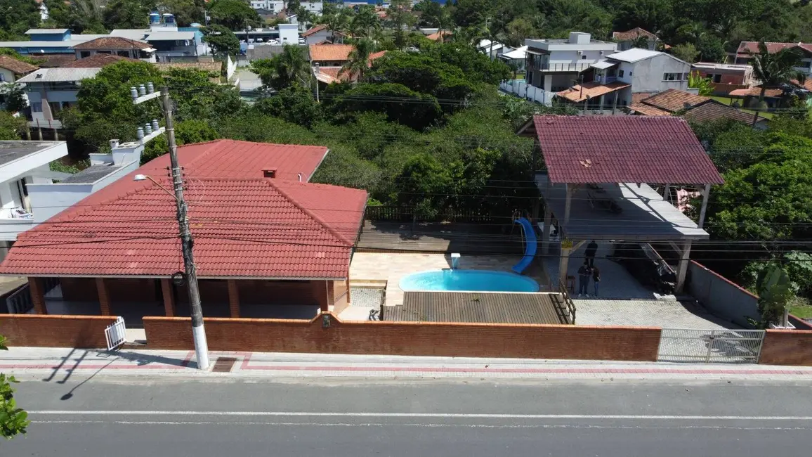 Casa com 6 quartos à venda, 178m2 em Barra Velha - SC - imagem 3 Foto 3 de Casa com 6 quartos à venda, 178m2 em Barra Velha - SC