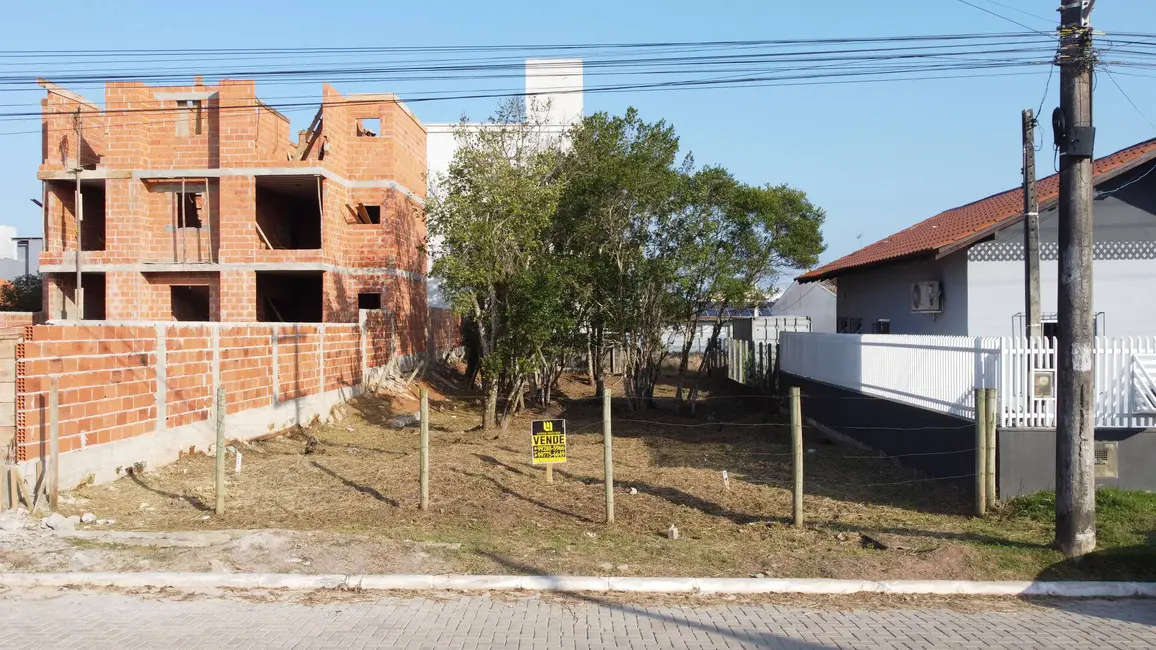 Foto 1 de Terreno / Lote à venda, 386m2 em Balneario Picarras - SC