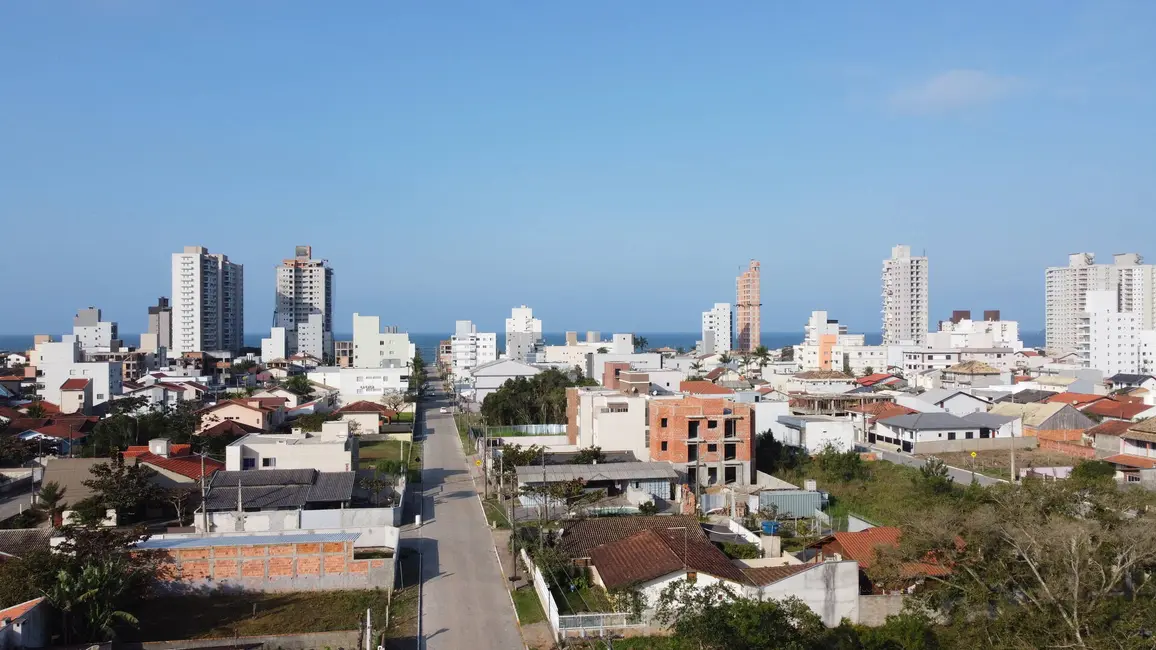 Foto 2 de Terreno / Lote à venda, 386m2 em Balneario Picarras - SC