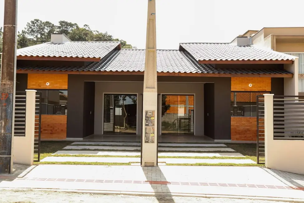 Foto 4 de Casa com 2 quartos à venda em Balneario Picarras - SC