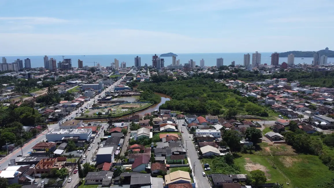 Foto 8 de Terreno / Lote à venda, 2143m2 em Balneario Picarras - SC