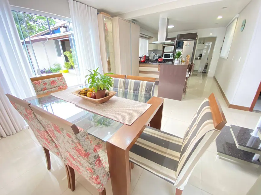 Foto 7 de Casa com 3 quartos à venda, 300m2 em Balneario Picarras - SC