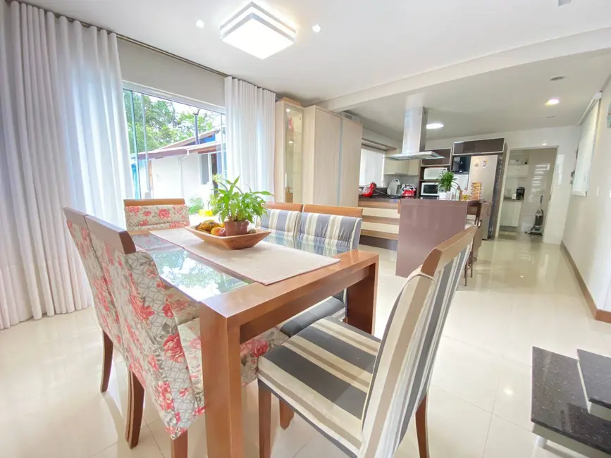 Foto 9 de Casa com 3 quartos à venda, 300m2 em Balneario Picarras - SC