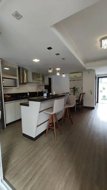 Foto 7 de Casa com 4 quartos à venda, 291m2 em Centro, Balneario Picarras - SC