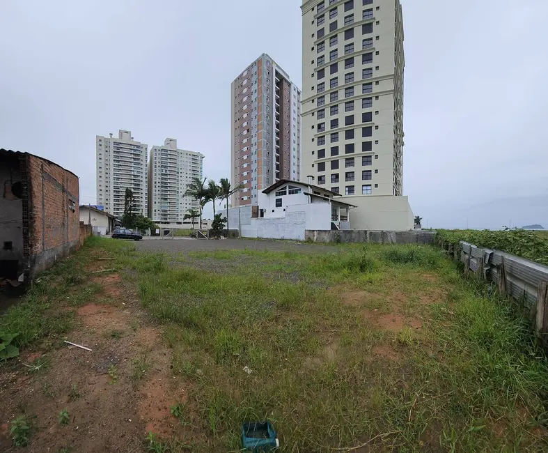 Foto 8 de Terreno / Lote à venda, 710m2 em Balneario Picarras - SC