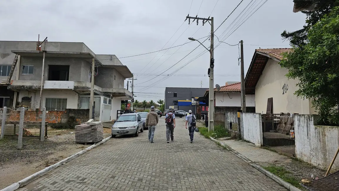 Foto 5 de Terreno / Lote à venda, 710m2 em Balneario Picarras - SC