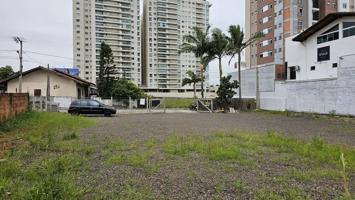 Foto 6 de Terreno / Lote à venda, 710m2 em Balneario Picarras - SC