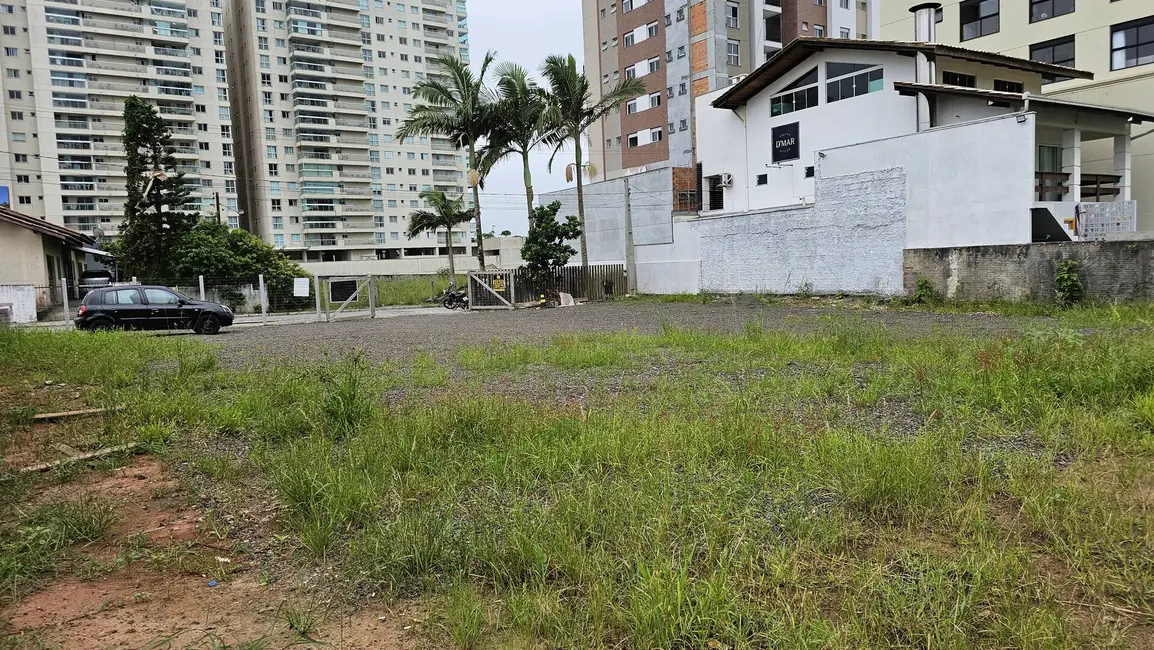 Foto 7 de Terreno / Lote à venda, 710m2 em Balneario Picarras - SC
