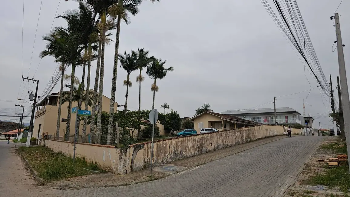 Foto 3 de Terreno / Lote à venda, 1383m2 em Balneario Picarras - SC