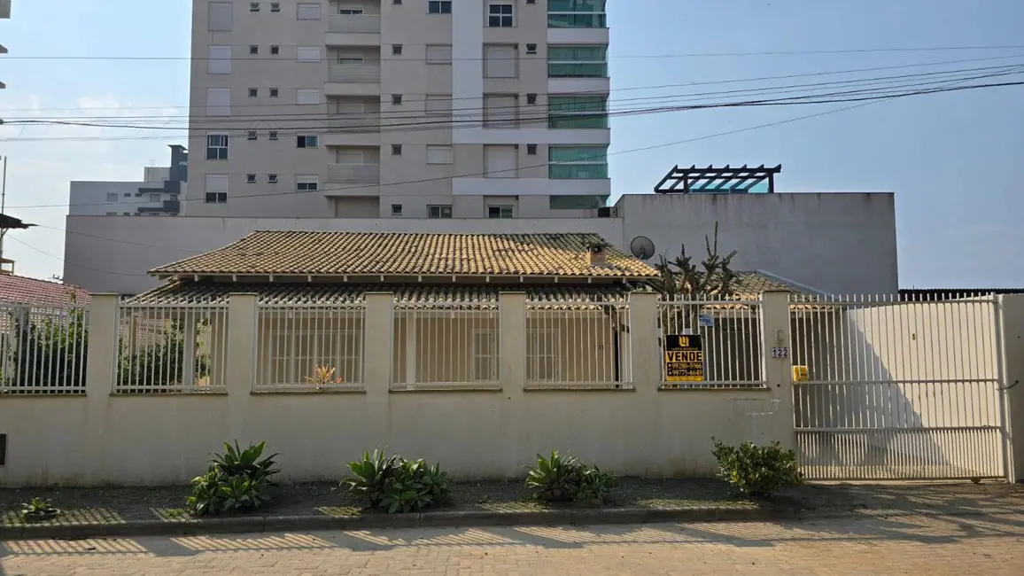 Foto 1 de Casa com 3 quartos à venda, 363m2 em Balneario Picarras - SC