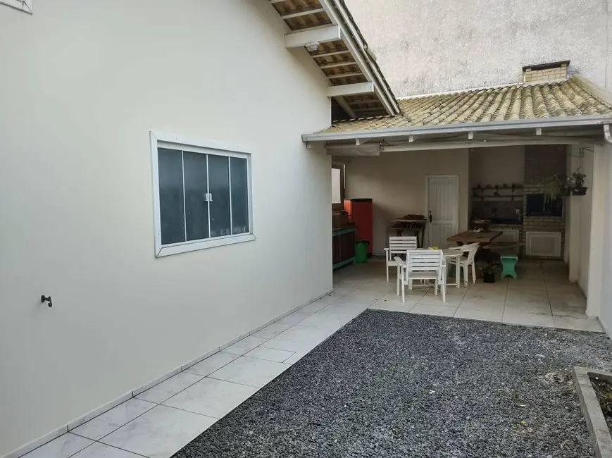 Foto 5 de Casa com 3 quartos à venda, 363m2 em Balneario Picarras - SC