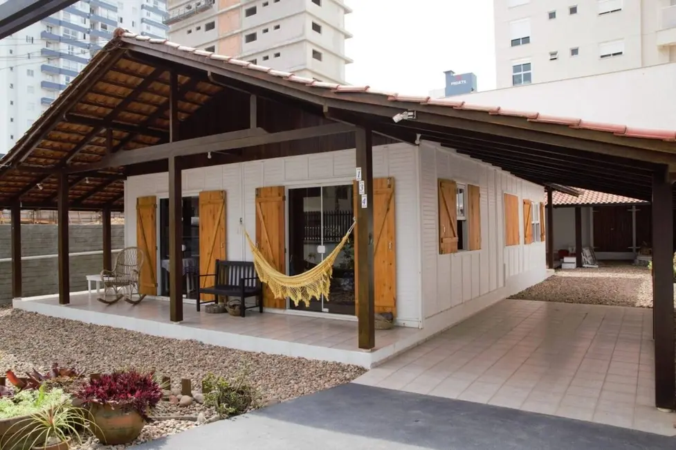 Foto 6 de Casa com 3 quartos à venda, 359m2 em Balneario Picarras - SC