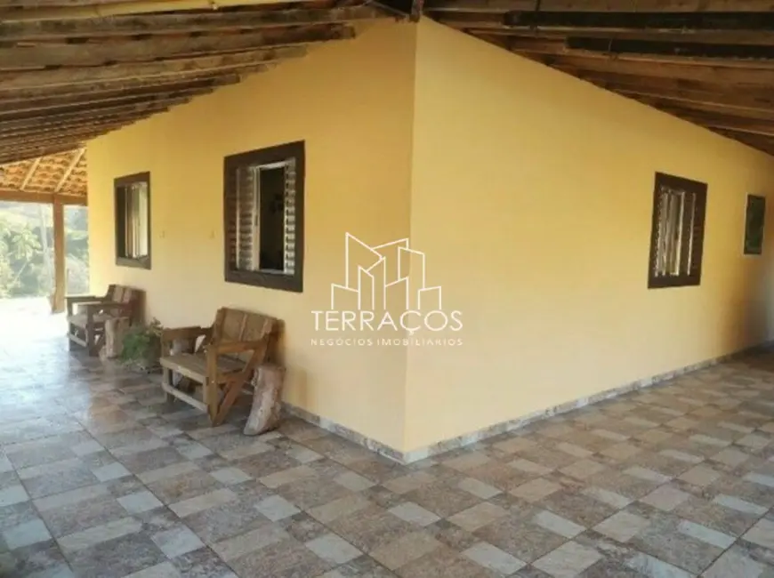 Chácara com 3 quartos à venda, 204m2 em Itapeva - MG - imagem 4 Foto 4 de Chácara com 3 quartos à venda, 204m2 em Itapeva - MG