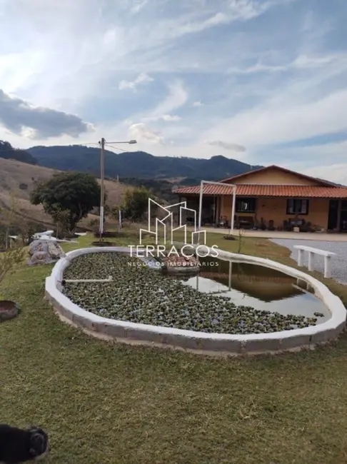 Foto 2 de Chácara com 3 quartos à venda, 204m2 em Itapeva - MG