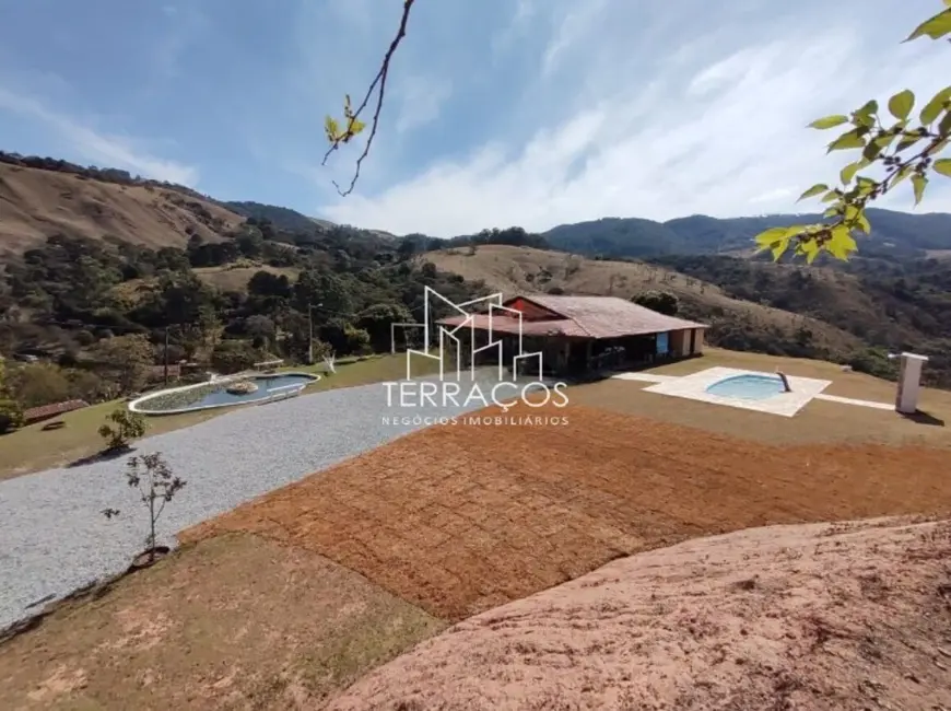 Foto 1 de Chácara com 3 quartos à venda, 204m2 em Itapeva - MG