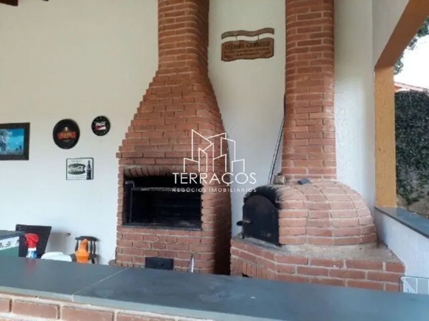 Chácara com 3 quartos à venda, 165m2 em Piracaia - SP - imagem 4 Foto 4 de Chácara com 3 quartos à venda, 165m2 em Piracaia - SP