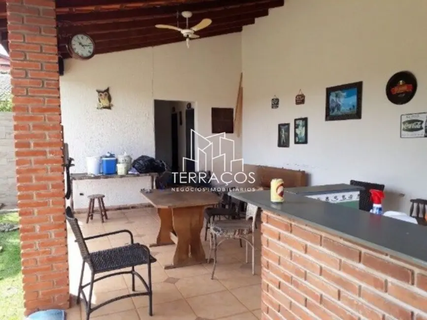 Chácara com 3 quartos à venda, 165m2 em Piracaia - SP - imagem 3 Foto 3 de Chácara com 3 quartos à venda, 165m2 em Piracaia - SP