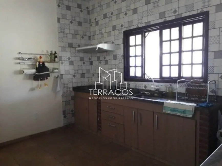 Chácara com 3 quartos à venda, 165m2 em Piracaia - SP - imagem 6 Foto 6 de Chácara com 3 quartos à venda, 165m2 em Piracaia - SP