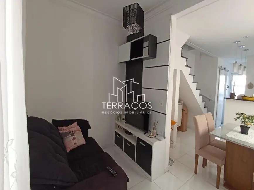 Foto 2 de Casa de Condomínio com 2 quartos à venda, 77m2 em Jardim das Tulipas, Jundiai - SP