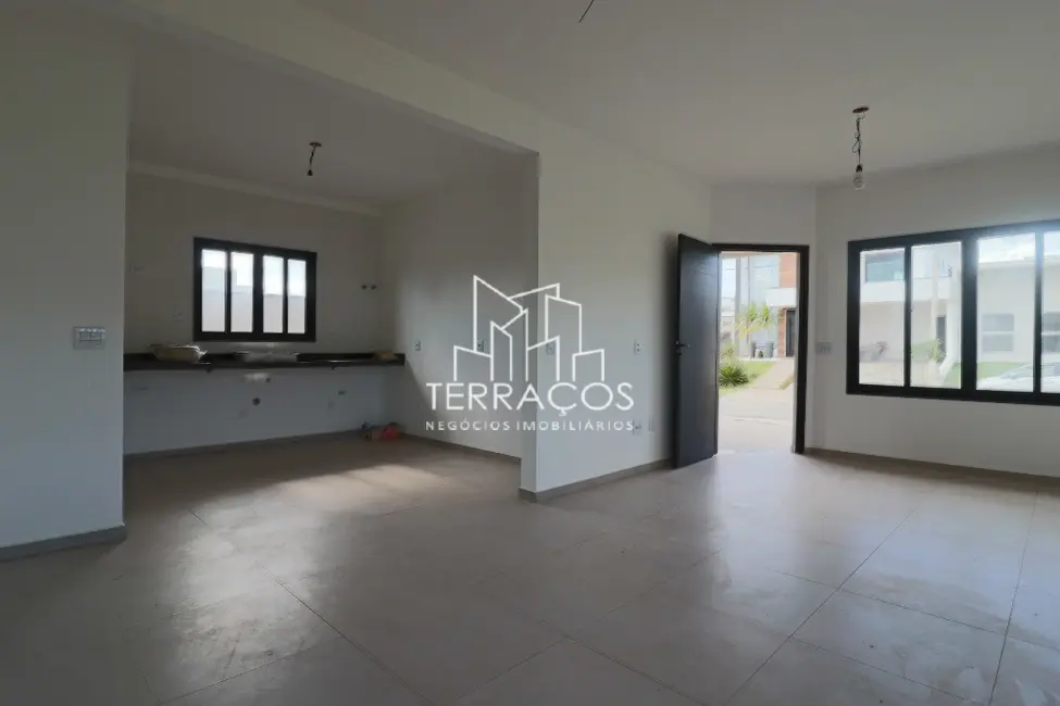 Foto 8 de Casa de Condomínio com 3 quartos à venda e para alugar, 259m2 em Louveira - SP