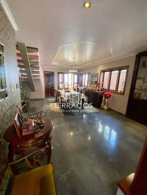 Casa com 4 quartos à venda, 361m2 em Jardim América, Jundiai - SP - imagem 4 Foto 4 de Casa com 4 quartos à venda, 361m2 em Jardim América, Jundiai - SP