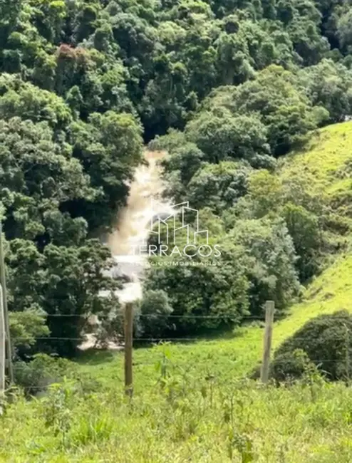 Foto 1 de Terreno / Lote à venda, 2000m2 em Munhoz - MG