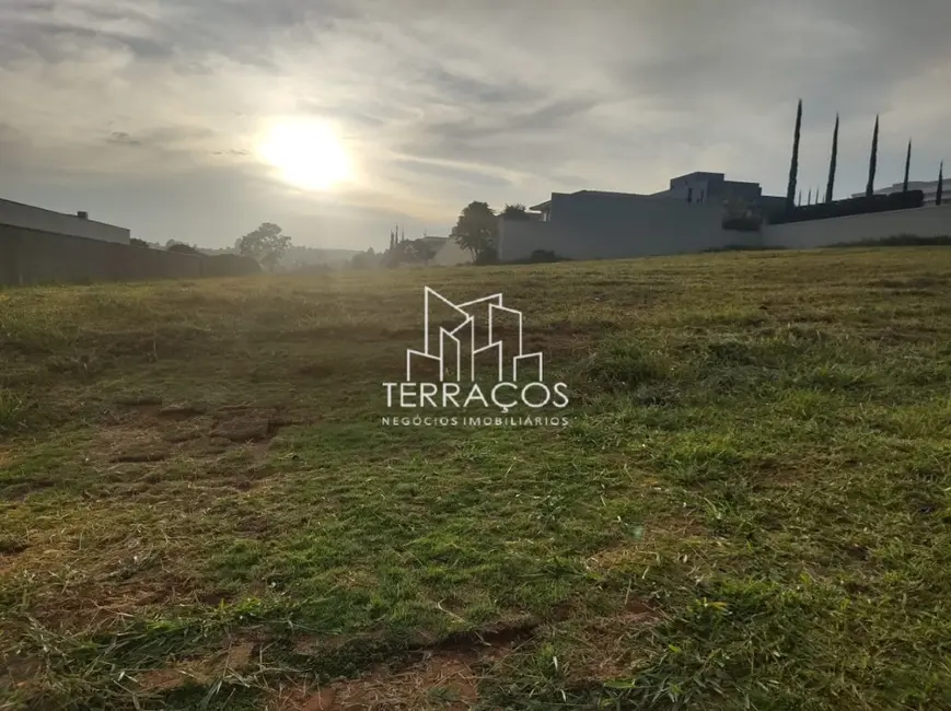 Foto 1 de Terreno / Lote à venda, 1100m2 em Jundiai - SP