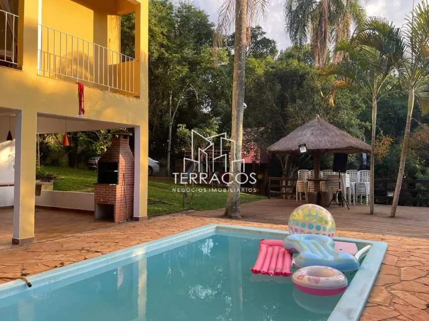 Chácara com 5 quartos à venda, 200m2 em Pomar São Jorge, Itatiba - SP - imagem 3 Foto 3 de Chácara com 5 quartos à venda, 200m2 em Pomar São Jorge, Itatiba - SP