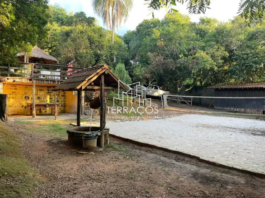 Chácara com 5 quartos à venda, 200m2 em Pomar São Jorge, Itatiba - SP - imagem 9 Foto 9 de Chácara com 5 quartos à venda, 200m2 em Pomar São Jorge, Itatiba - SP