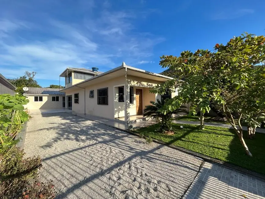 Casa com 4 quartos à venda, 200m2 em Vendaval, Biguacu - SC - imagem 3 Foto 3 de Casa com 4 quartos à venda, 200m2 em Vendaval, Biguacu - SC