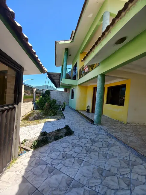 Casa com 3 quartos à venda, 282m2 em Rio Caveiras, Biguacu - SC - imagem 3 Foto 3 de Casa com 3 quartos à venda, 282m2 em Rio Caveiras, Biguacu - SC