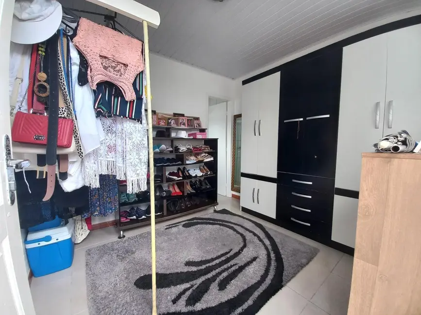 Casa com 3 quartos à venda, 80m2 em Rio Caveiras, Biguacu - SC - imagem 5 Foto 5 de Casa com 3 quartos à venda, 80m2 em Rio Caveiras, Biguacu - SC