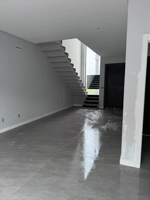 Sobrado com 3 quartos à venda, 197m2 em Beira Rio, Biguacu - SC - imagem 3 Foto 3 de Sobrado com 3 quartos à venda, 197m2 em Beira Rio, Biguacu - SC