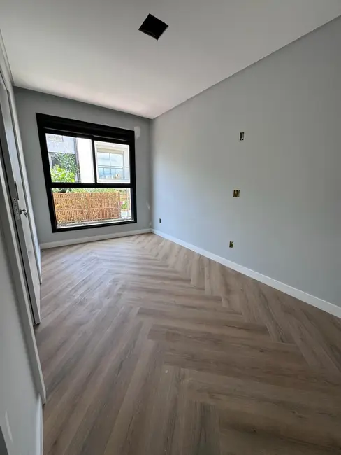 Sobrado com 3 quartos à venda, 197m2 em Beira Rio, Biguacu - SC - imagem 8 Foto 8 de Sobrado com 3 quartos à venda, 197m2 em Beira Rio, Biguacu - SC