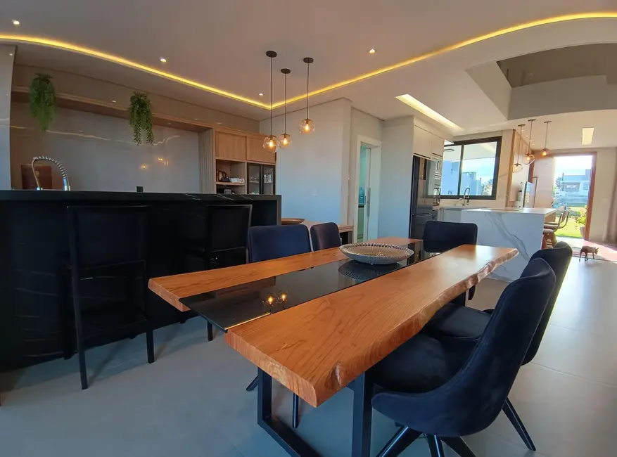 Casa de Condomínio com 3 quartos à venda, 228m2 em Beira Rio, Biguacu - SC - imagem 9 Foto 9 de Casa de Condomínio com 3 quartos à venda, 228m2 em Beira Rio, Biguacu - SC